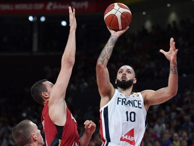 包含新疆主控临场发威，助球队拿下胜利的词条