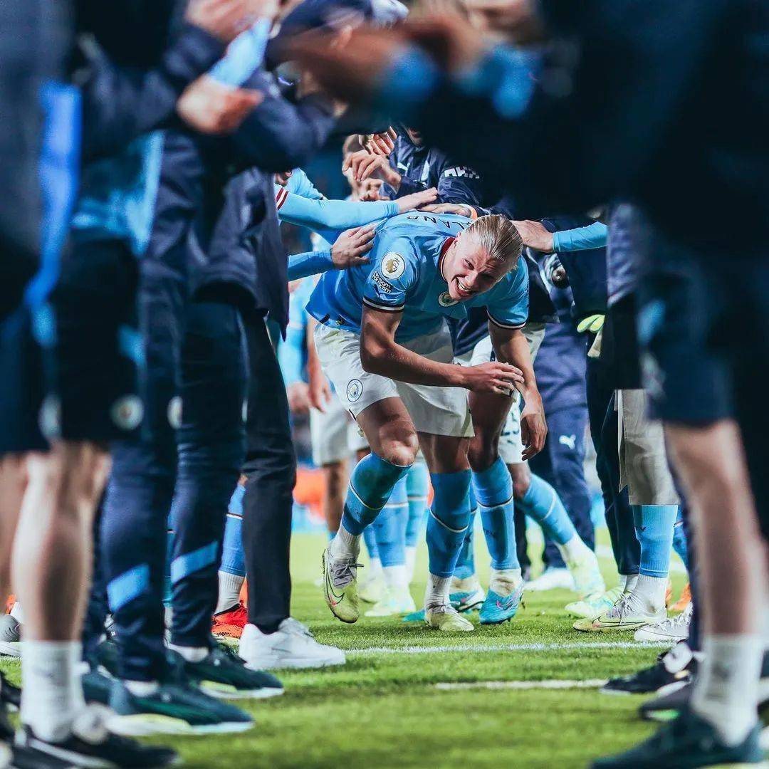 欧冠联赛热闹开启，球迷热情高涨！