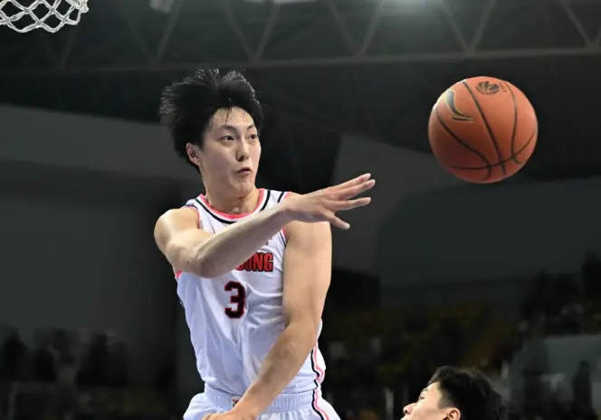 山西队逆转青岛队，郭艾伦状态火热的简单介绍