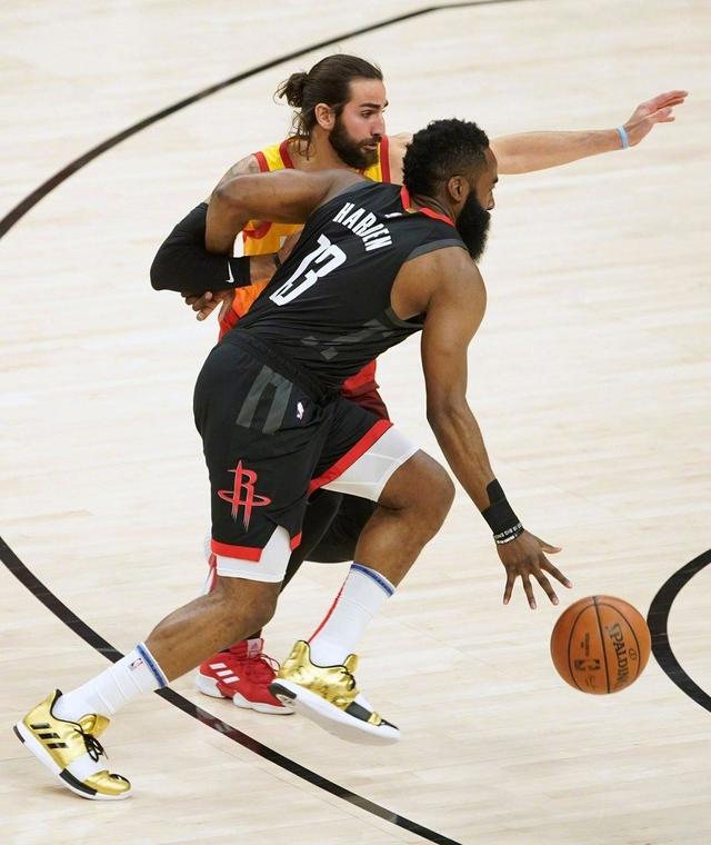 广东队横扫天津队,米切尔惊艳四座的简单介绍 广东队横扫天津队,米切尔惊艳四座的简单介绍