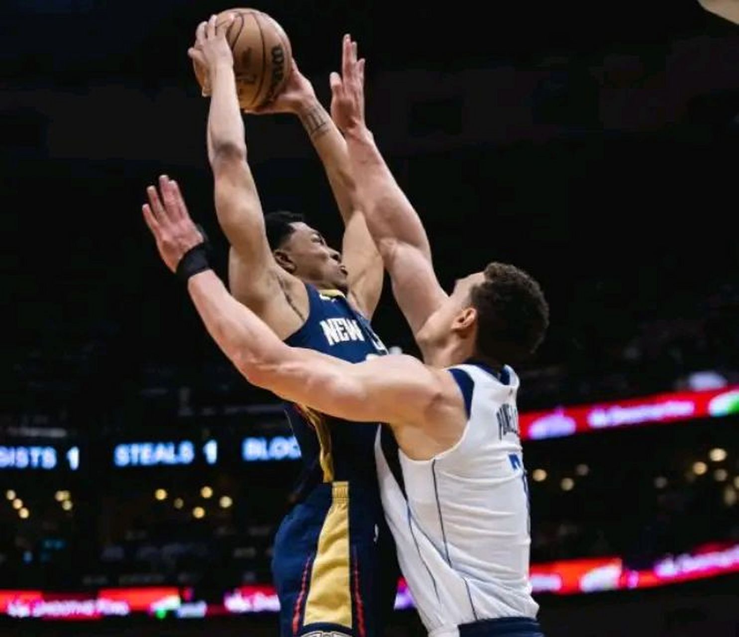 火箭完胜独行侠，麦科勒姆高光表现的简单介绍