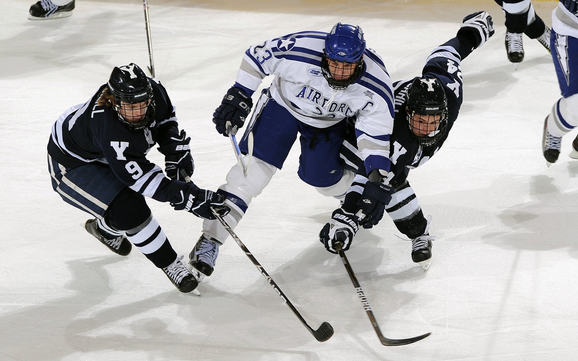 新王加冕还是时代更迭？阿尔卡拉斯拉沃尔杯关键制胜，力克法网冠军背后的深层意义